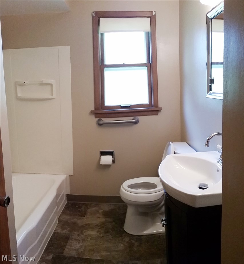 7072 Ridge Road Parma, OH 44129 - Photo 5 of 15