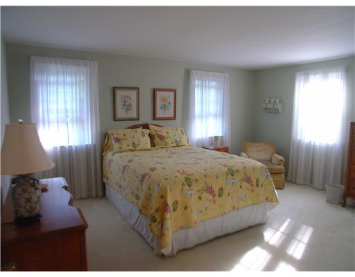504 Beaver Road Edgeworth, PA 15143 - Photo 10 of 18 Bedroom. great sized guestroom!