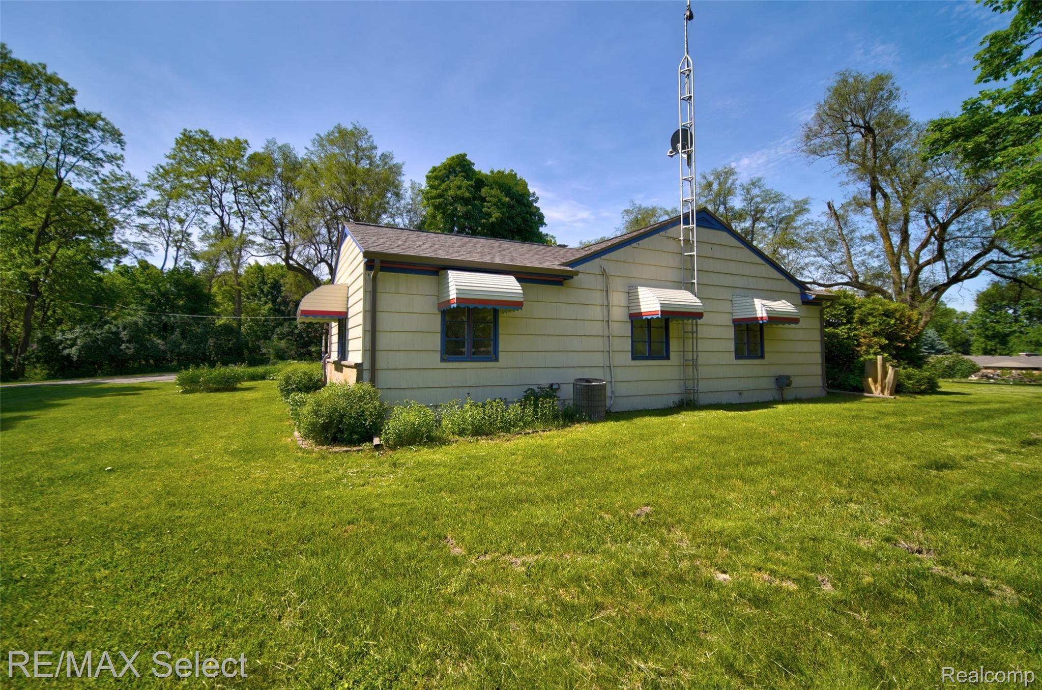 11517 Hartland Road Fenton, MI 48430 - Photo 60 of 79 11517 Hartland Road 16.jpg