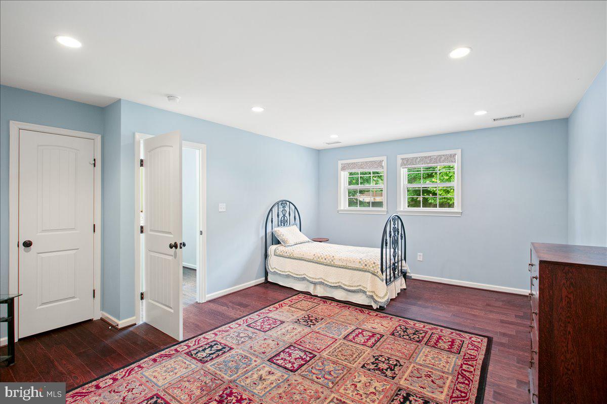 19266 Mockingbird Heights Road Triangle, VA 22172 - Photo 28 of 35 a spacious bedroom with a bed and a window