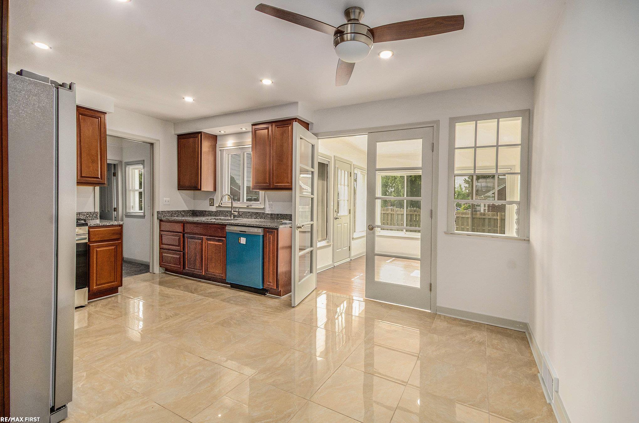 17844 Stephens Road Eastpointe, MI 48021 - Photo 9 of 20 50177276-40e06db7-b77b-4dac-8c17-b8baa1375844.JPG