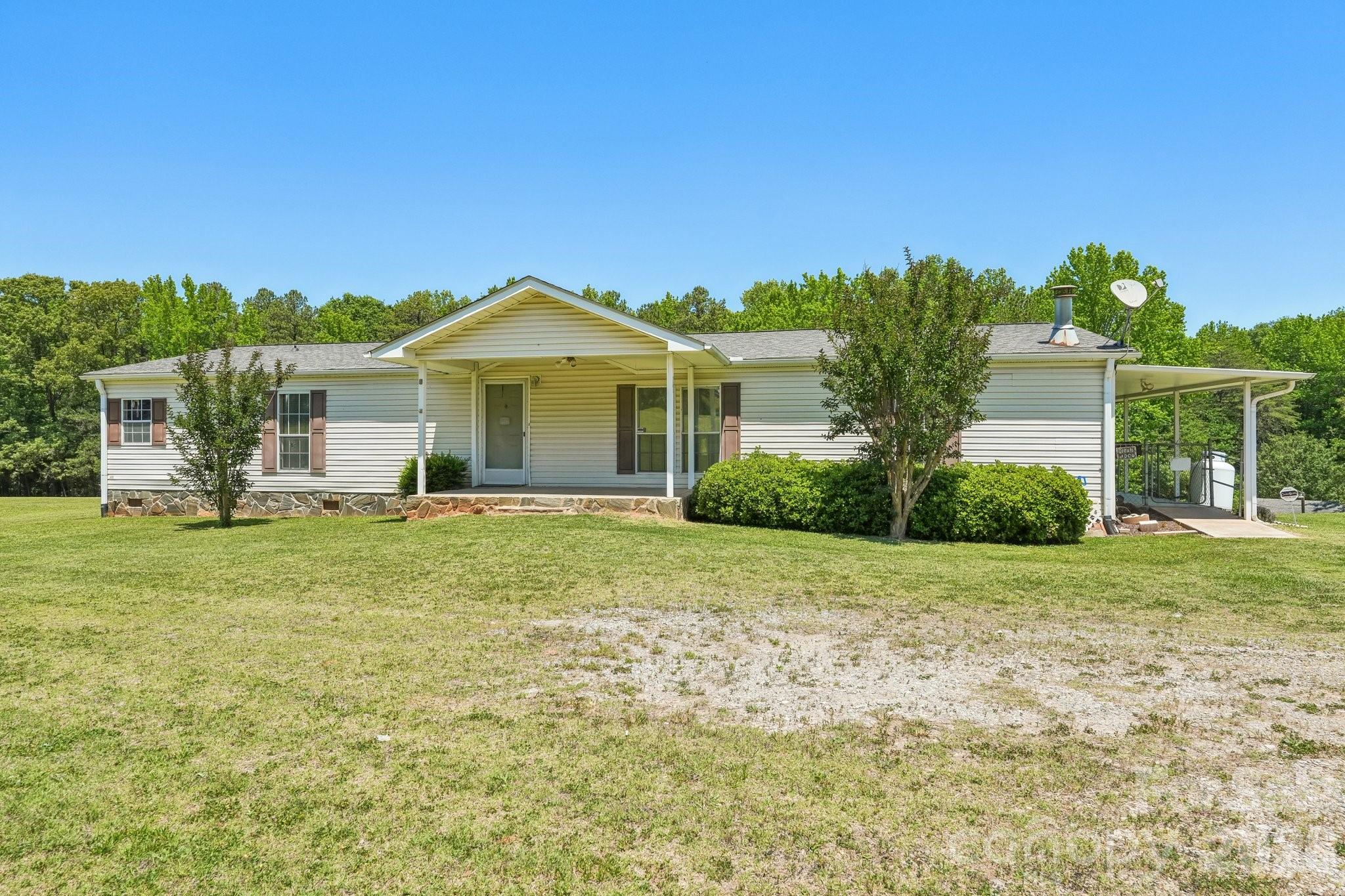 160 Allison Road Gaffney, SC 29341 - Photo 4 of 48