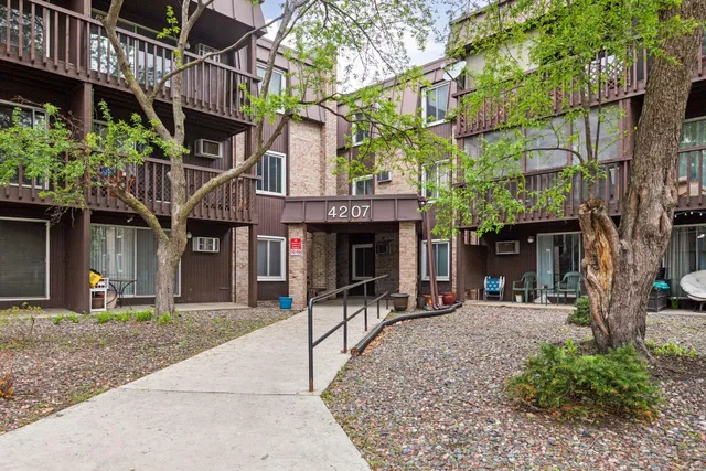 $130,000 | 4207 Lakeside Avenue North, Unit 134, Brooklyn Center, MN 55429