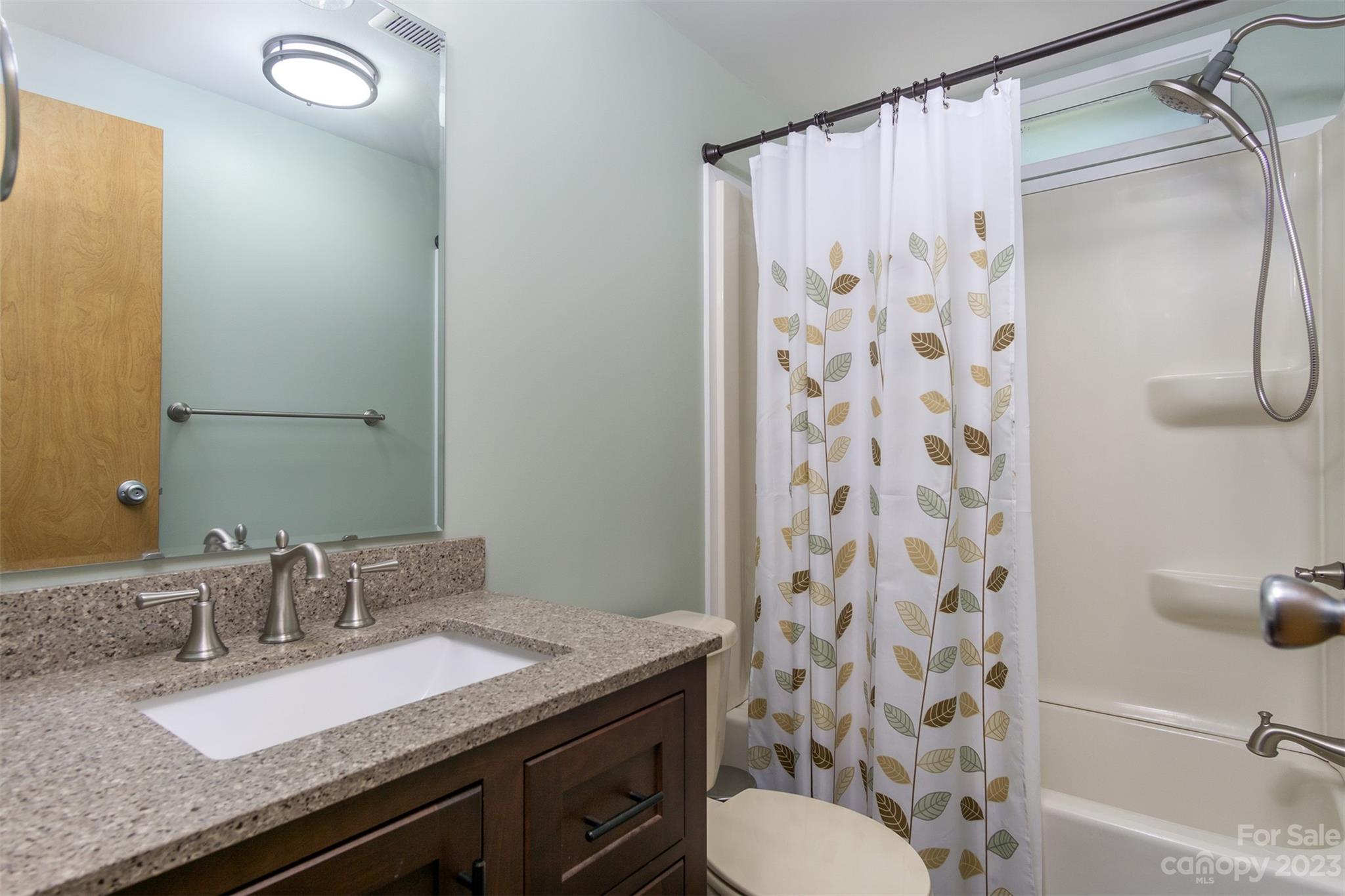 302 Riddle Road Swannanoa, NC 28778 - Photo 13 of 38 Gallery Image 13