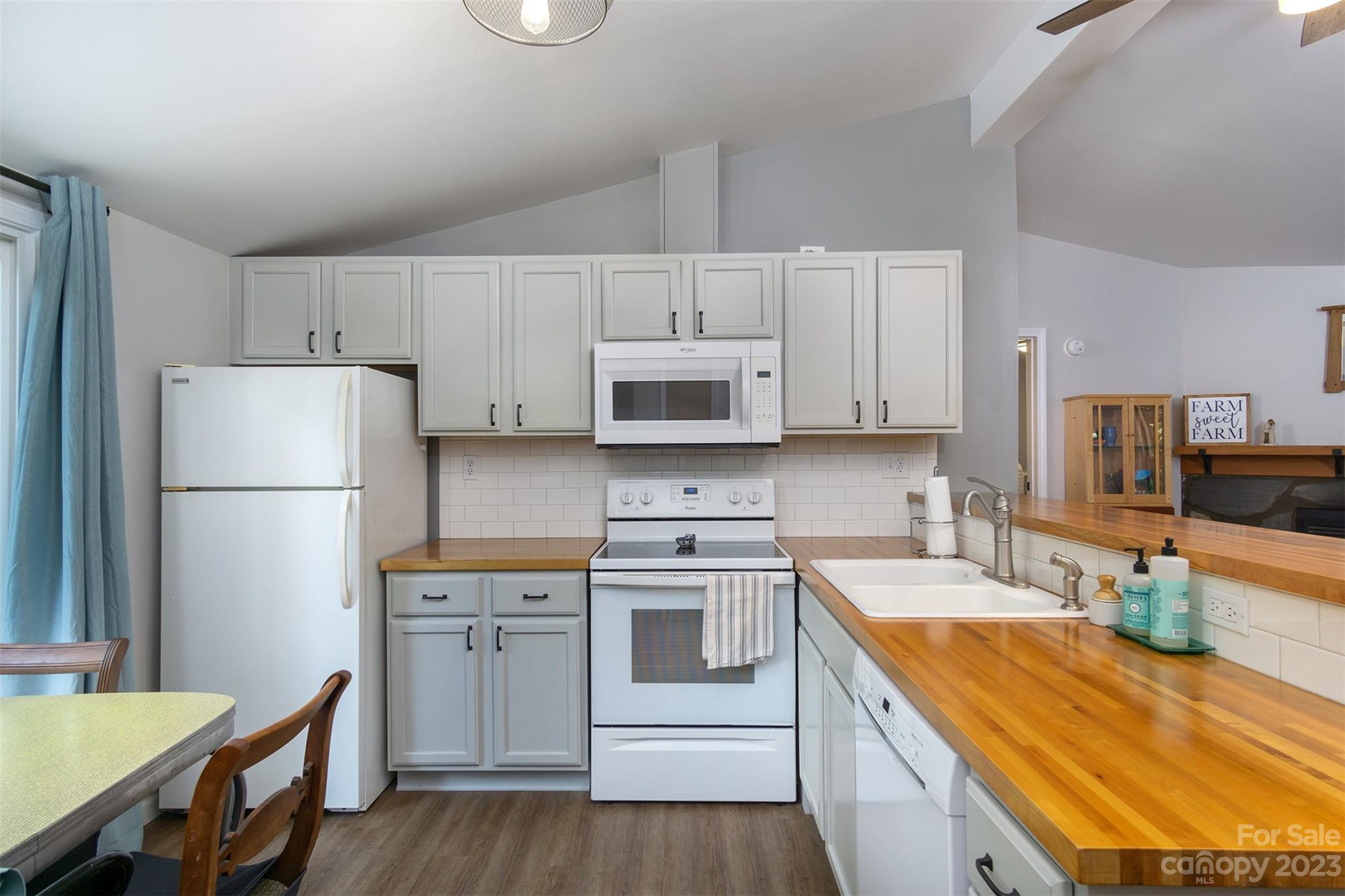 302 Riddle Road Swannanoa, NC 28778 - Photo 4 of 38 Gallery Image 4