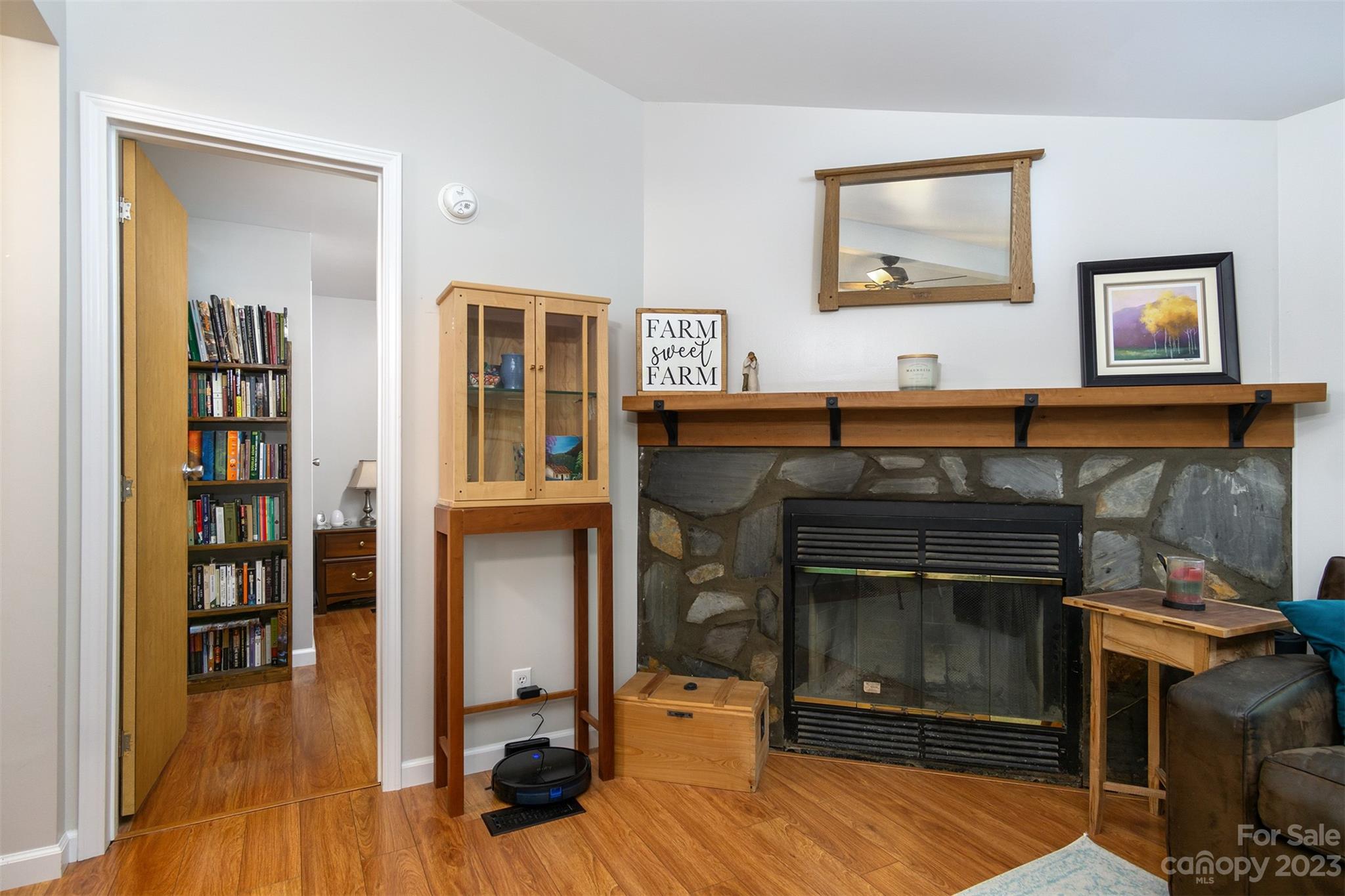 302 Riddle Road Swannanoa, NC 28778 - Photo 8 of 38 Gallery Image 8