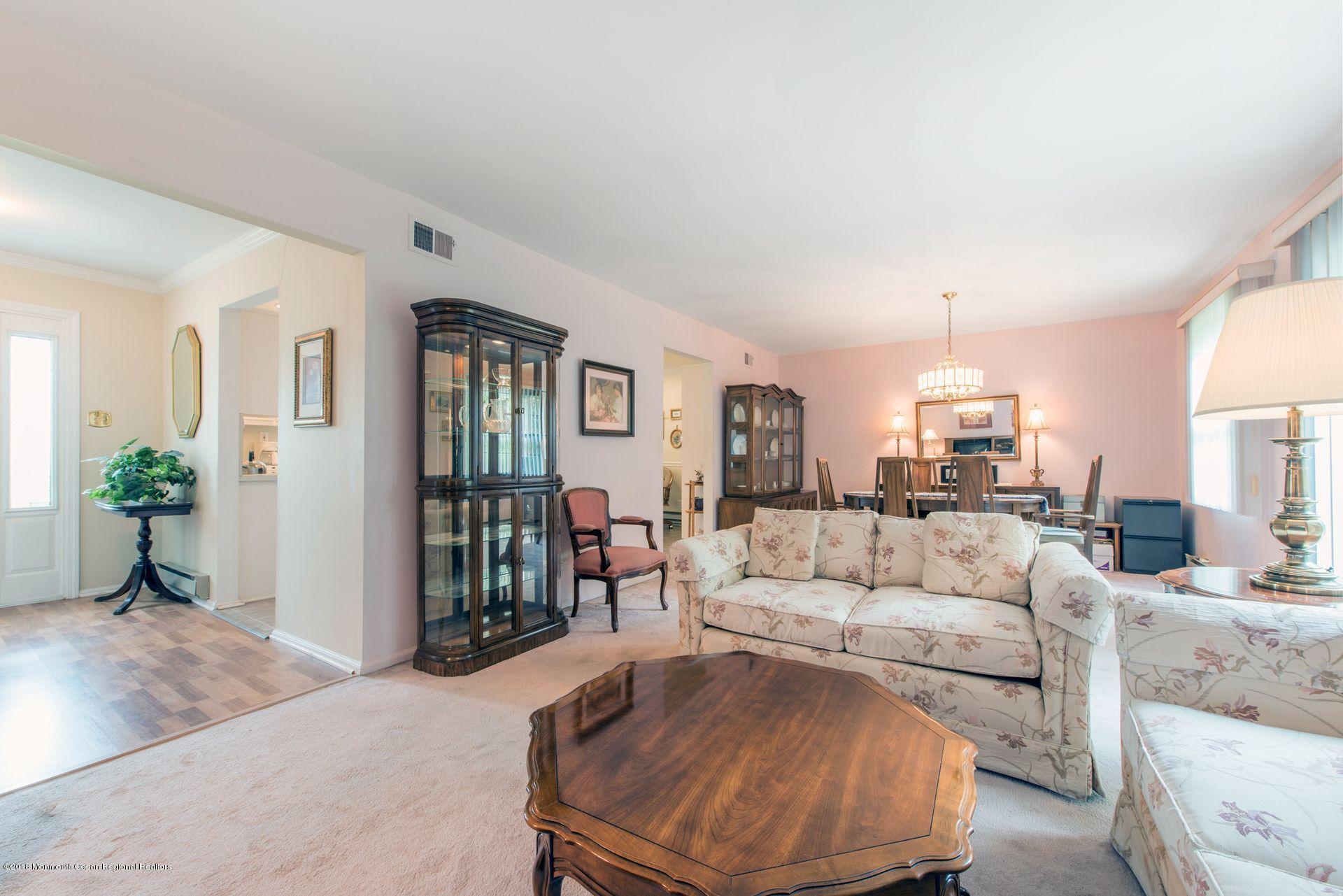 97 A Evesham Road Freehold, NJ 07728 - Photo 5 of 21 LivingRoom