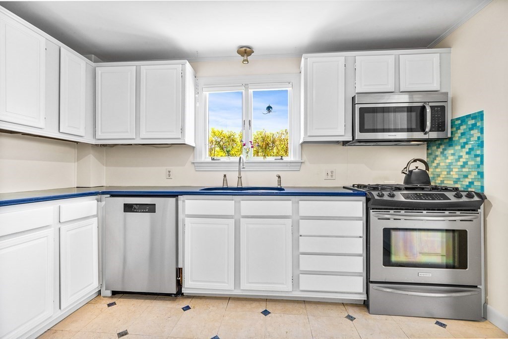 87 Marion Road Scituate, MA 02066 - Photo 7 of 32