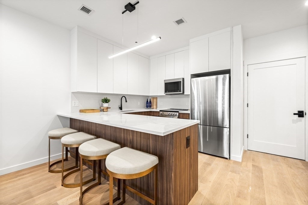 1395 Washington Street, Unit 506 Boston, MA 02118 - Photo 9 of 34