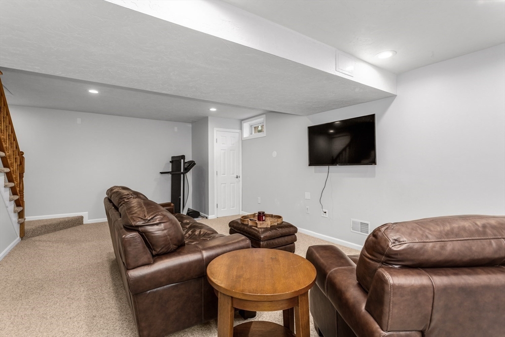 7 Glenwood Road Franklin, MA 02038 - Photo 30 of 46