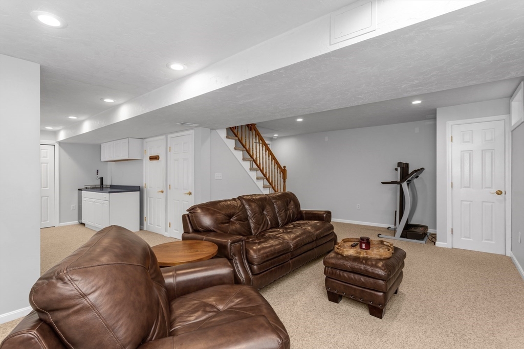 7 Glenwood Road Franklin, MA 02038 - Photo 31 of 46