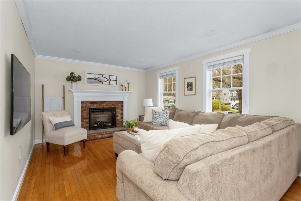7 Glenwood Road Franklin, MA 02038 - Photo 4 of 46