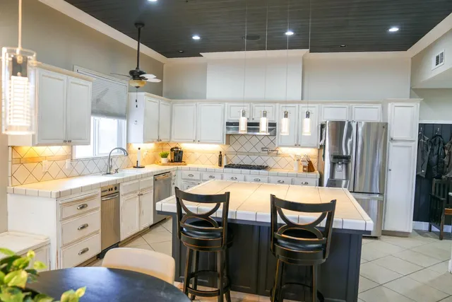 $625,000 | 1015 East Chestnut Court, Visalia, CA 93292