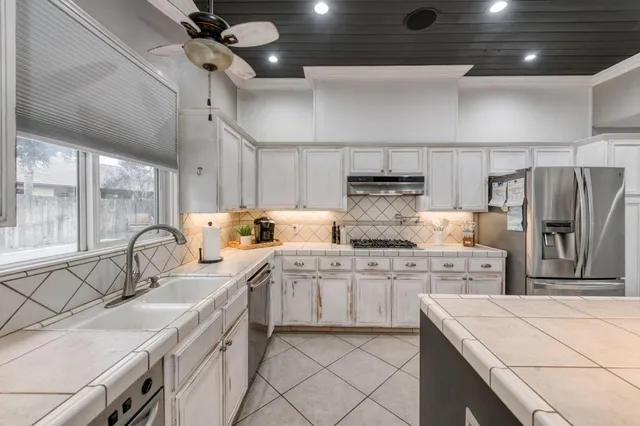 $625,000 | 1015 East Chestnut Court, Visalia, CA 93292