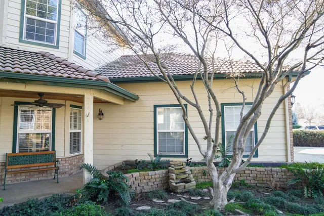 $625,000 | 1015 East Chestnut Court, Visalia, CA 93292