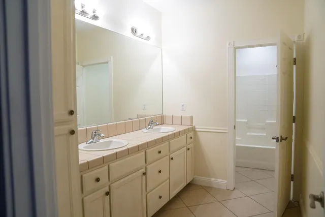 $625,000 | 1015 East Chestnut Court, Visalia, CA 93292