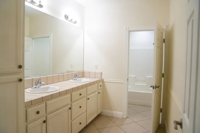 $625,000 | 1015 East Chestnut Court, Visalia, CA 93292