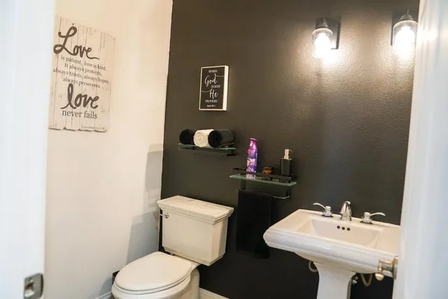 $625,000 | 1015 East Chestnut Court, Visalia, CA 93292