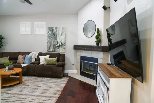 $625,000 | 1015 East Chestnut Court, Visalia, CA 93292