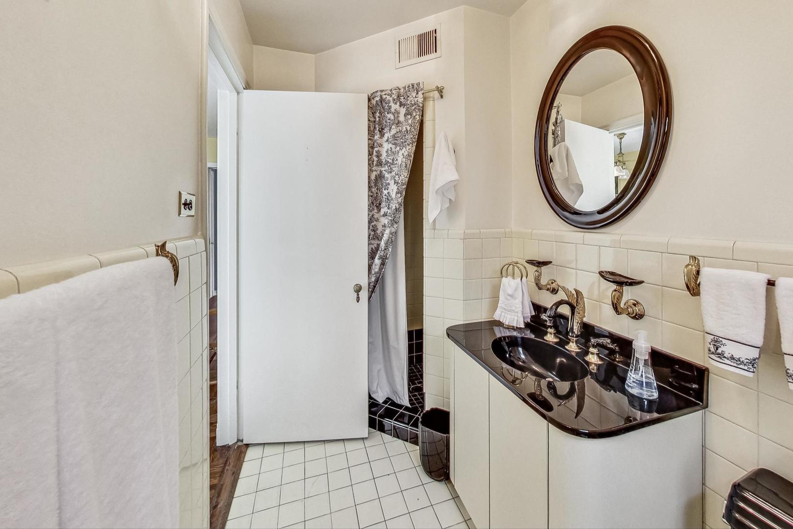701 East Avenue Park Ridge, IL 60068 - Photo 20 of 37 a bathroom with a sink a mirror and a shower curtain