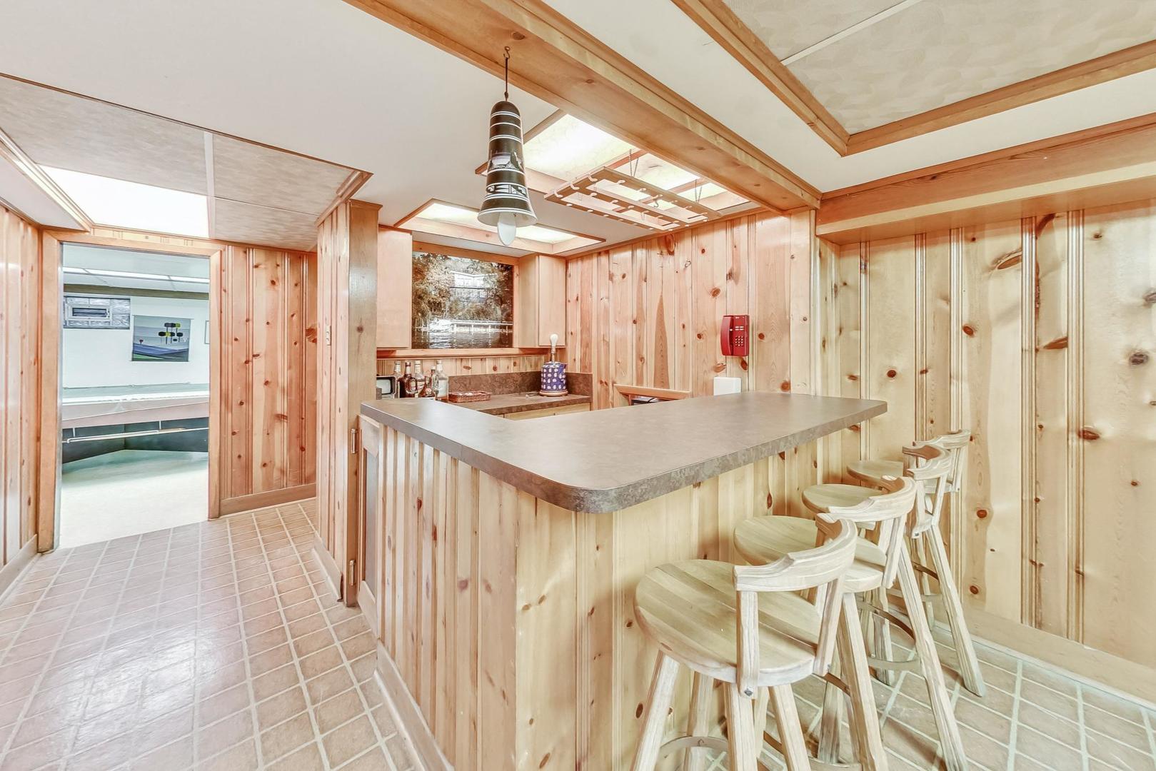 701 East Avenue Park Ridge, IL 60068 - Photo 28 of 37 a kitchen with a stove a refrigerator and a table