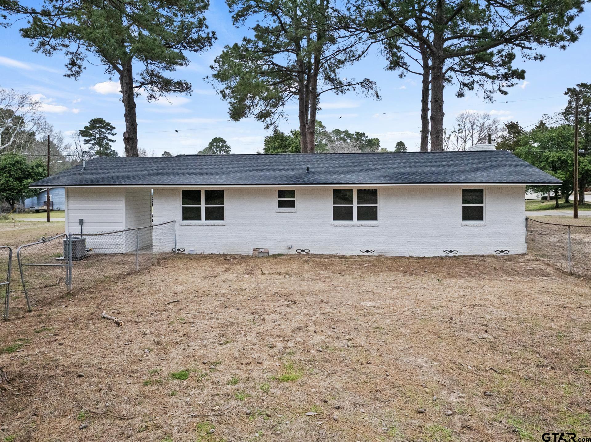 303 Campbell Street Daingerfield, TX 75638 - Photo 15 of 26