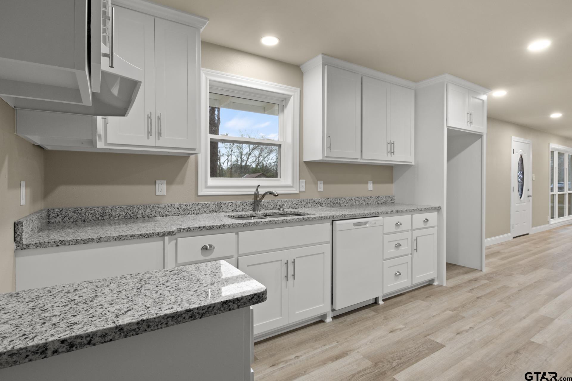 303 Campbell Street Daingerfield, TX 75638 - Photo 6 of 26