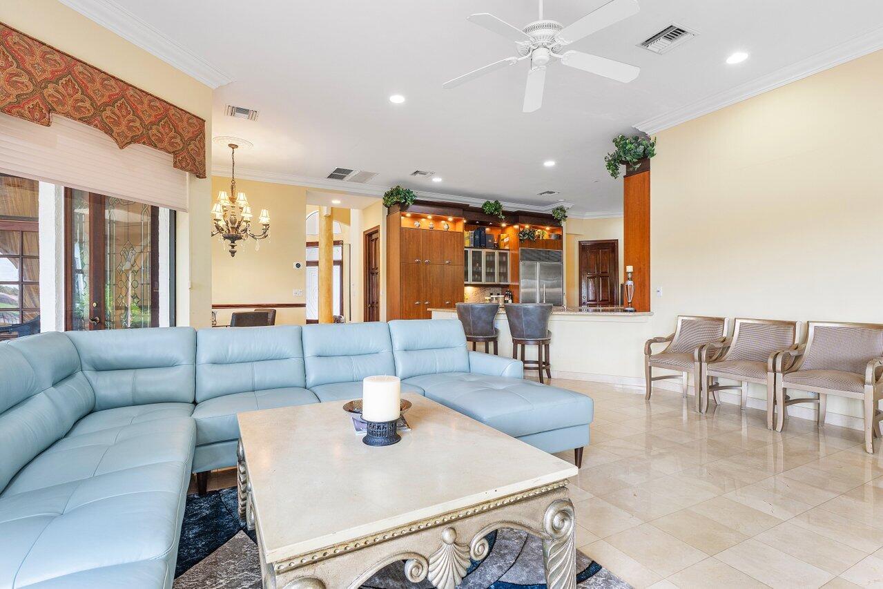 17654 Bocaire Way Boca Raton, FL 33487 - Photo 17 of 72 Family room
