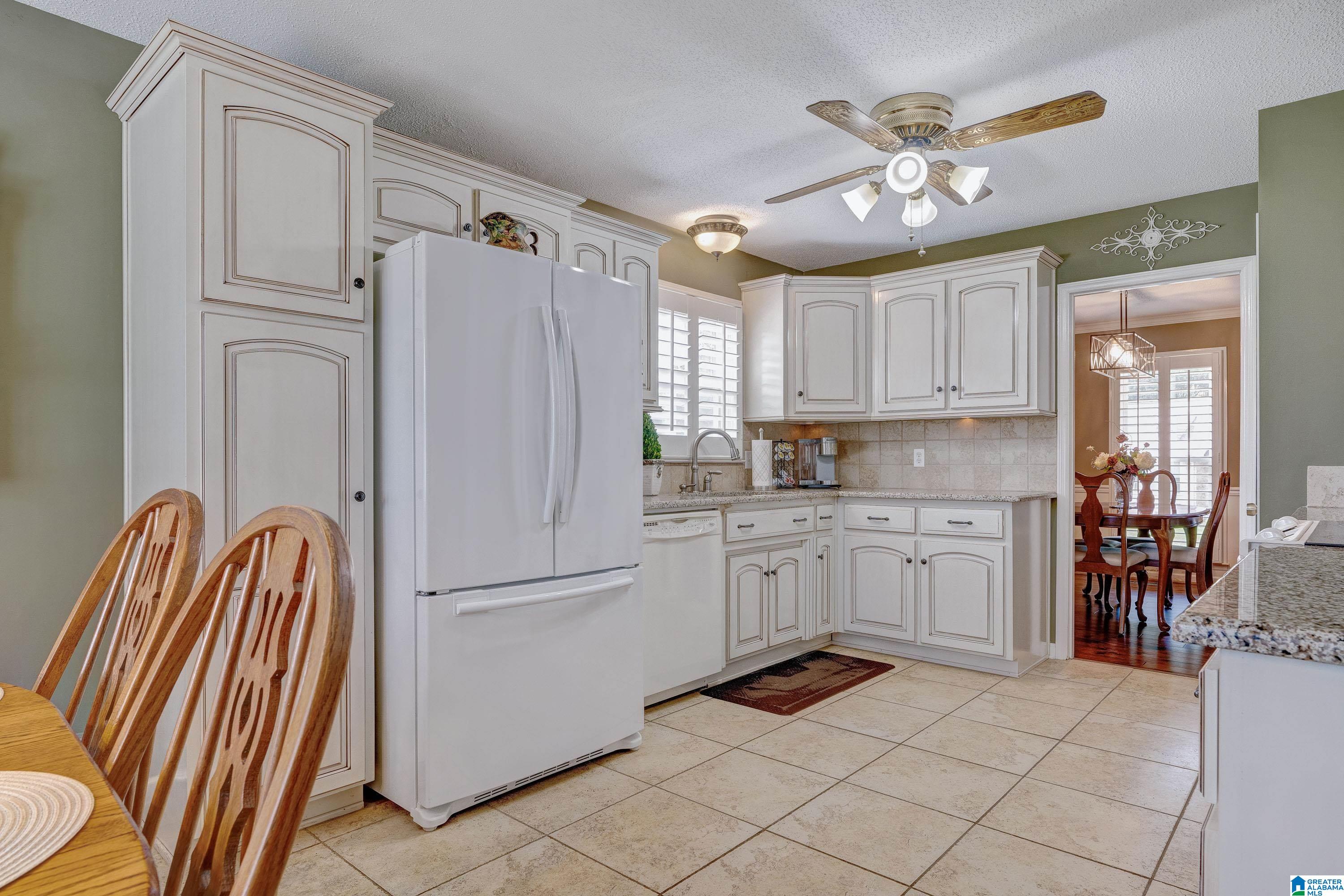 853 Ridgecrest Drive Gardendale, AL 35071 - Photo 10 of 34