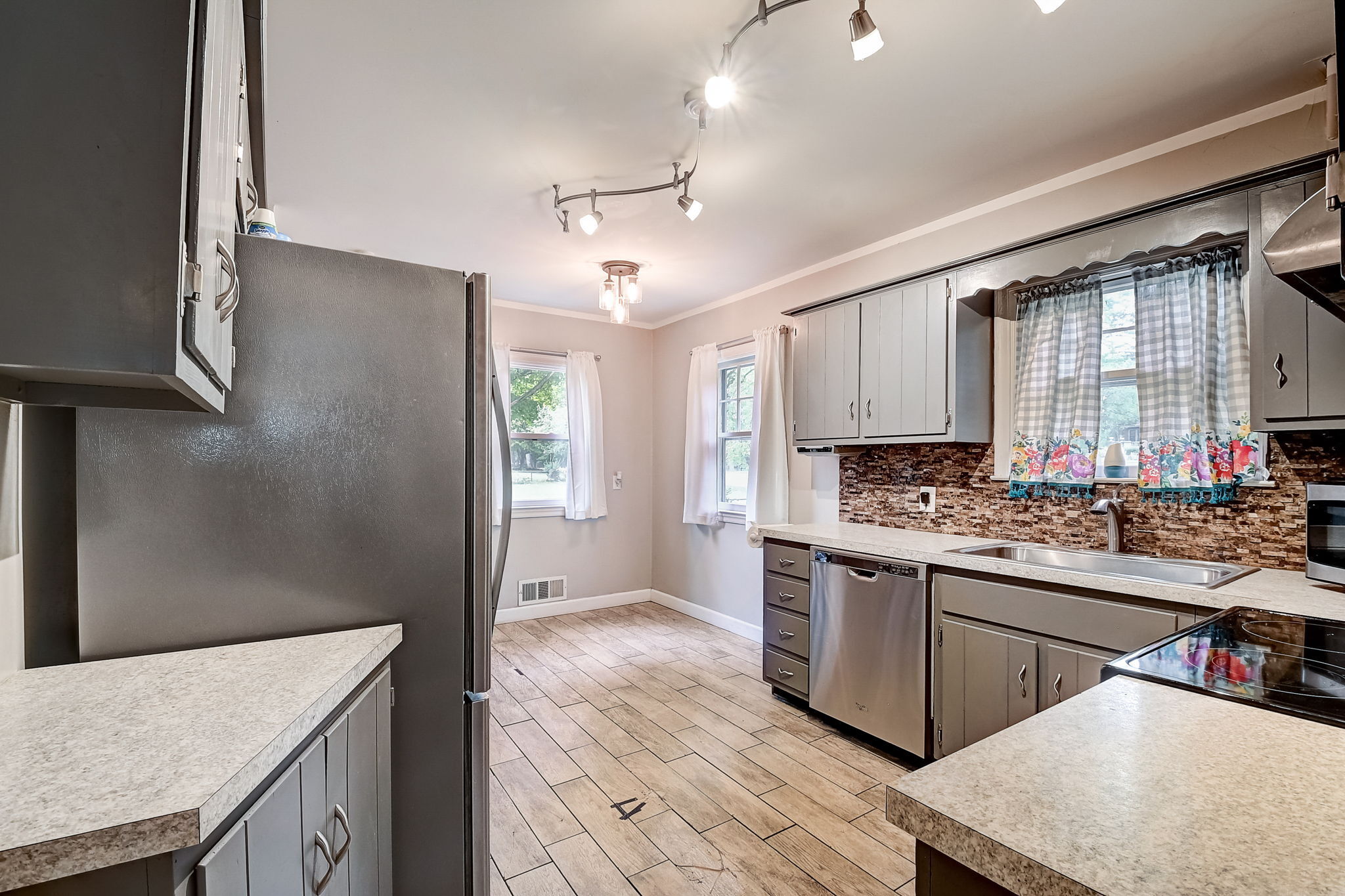 120 West Roberts Road Indianapolis, IN 46217 - Photo 20 of 65 Gallery Image 20