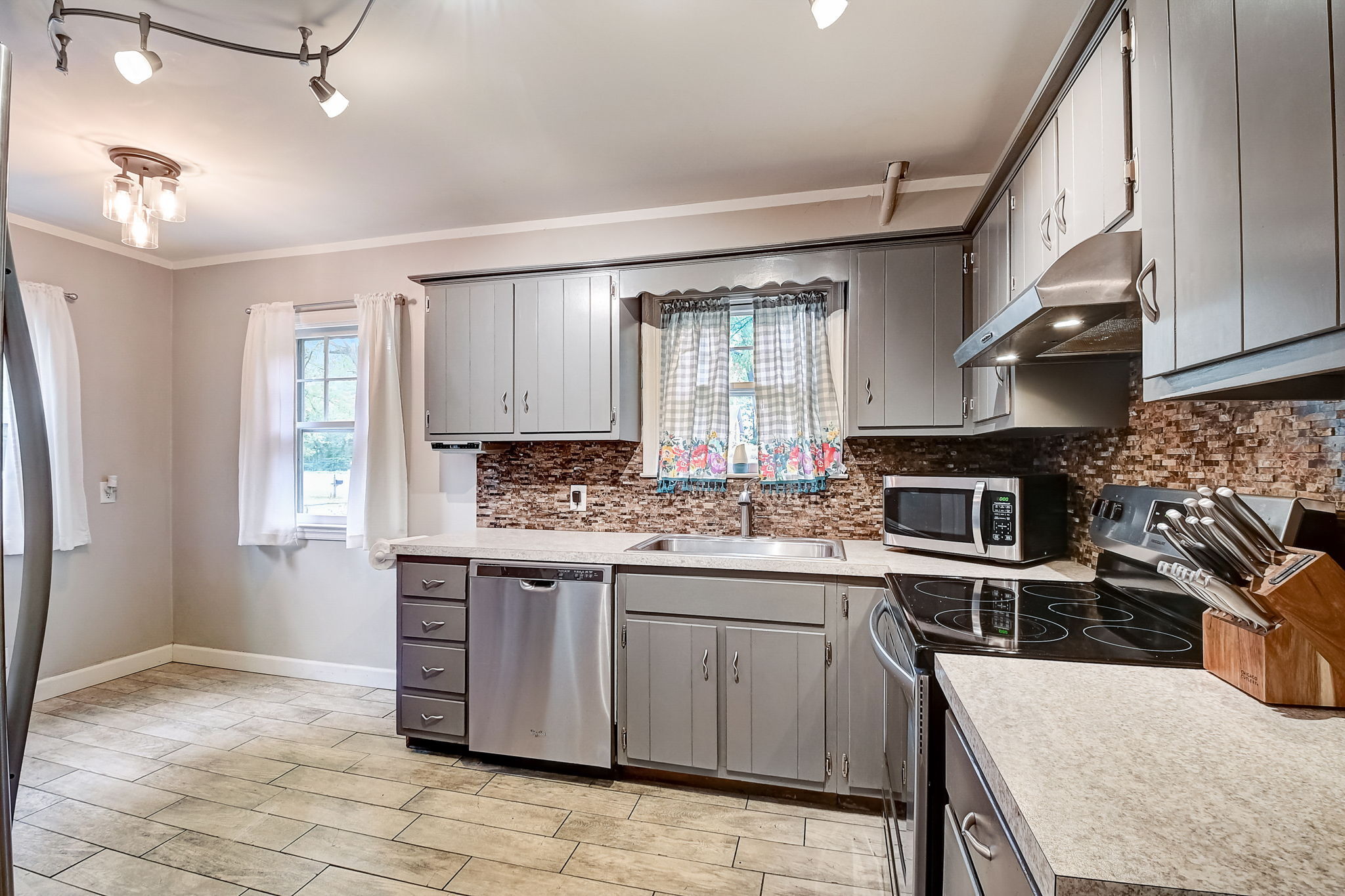 120 West Roberts Road Indianapolis, IN 46217 - Photo 21 of 65 Gallery Image 21