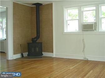 6601 Lotus Road Philadelphia, PA 19151 - Photo 3 of 7 Gallery Image 3
