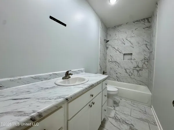 $329,000 | 8780 Thunderbird Drive East, Hernando, MS 38632