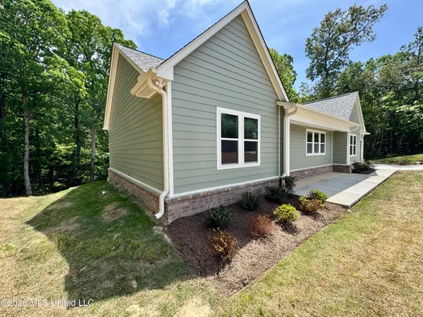 $329,000 | 8780 Thunderbird Drive East, Hernando, MS 38632