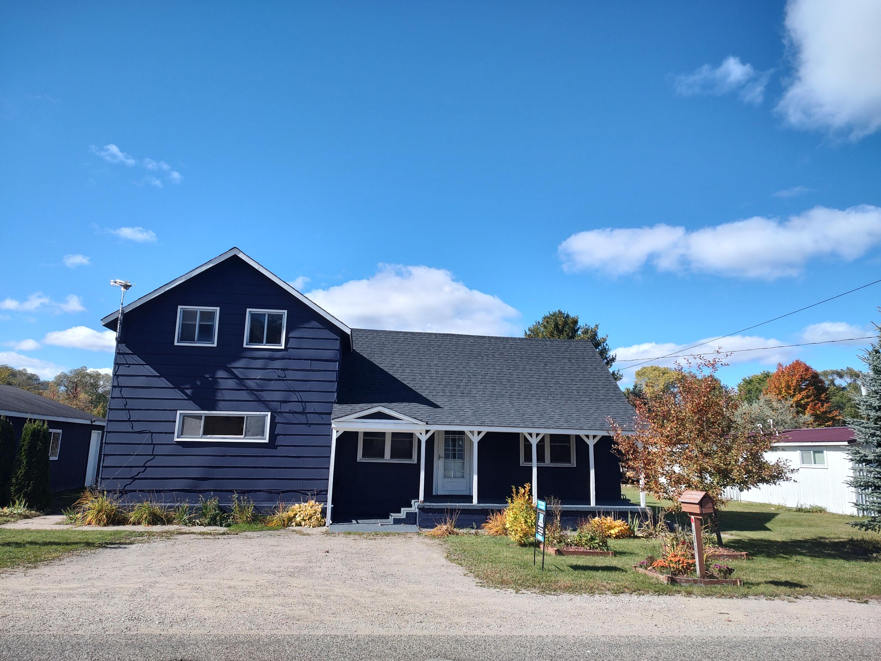 710 Loomis Street Cheboygan, MI 49721 - Photo 2 of 27 Gallery Image 2