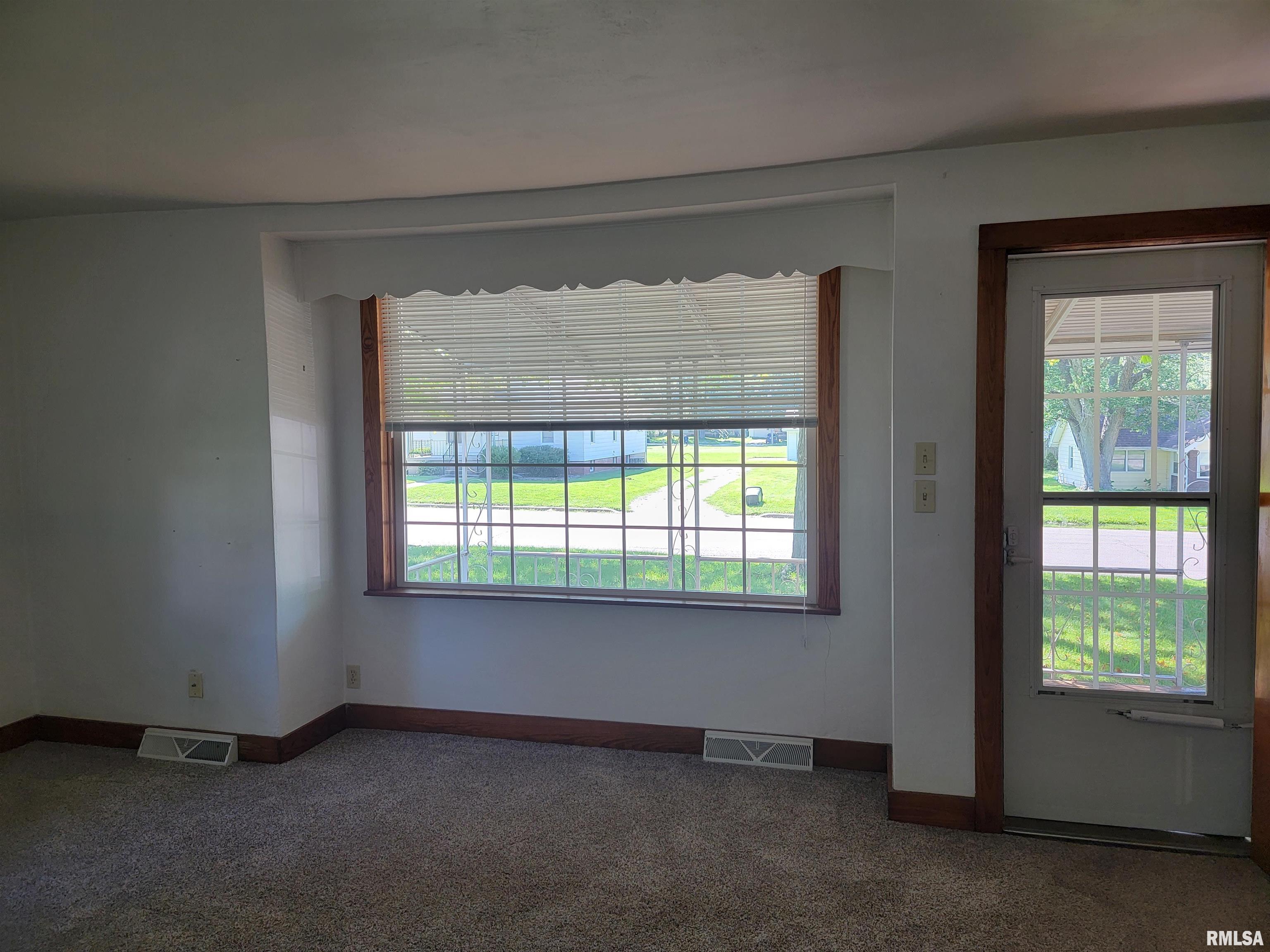 1247 South Main Street Canton, IL 61520 - Photo 5 of 41 Gallery Image 5