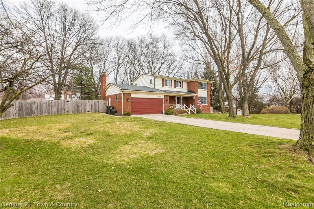 2080 Avoncrest Court Rochester, MI 48309 - Photo 2 of 39 002-Front_View-3888214-large.jpg