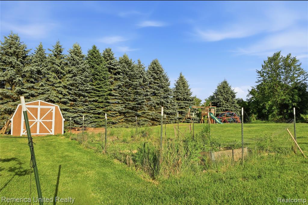 15489 Bird Road Linden, MI 48451 - Photo 27 of 42
