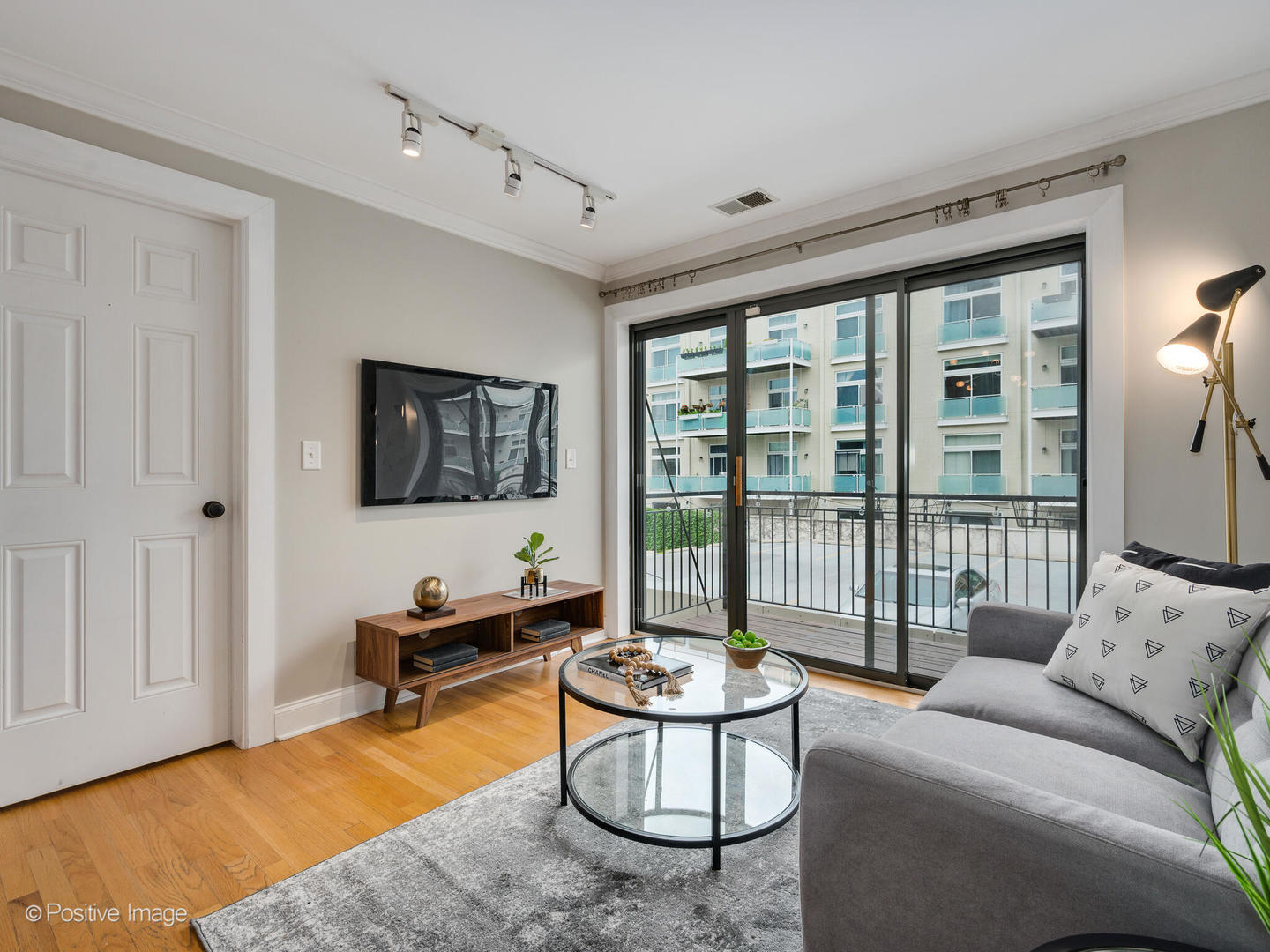 4144 North Sheridan Road, Unit 203 Chicago, IL 60613 - Photo 5 of 15 a living room with furniture and a flat screen tv