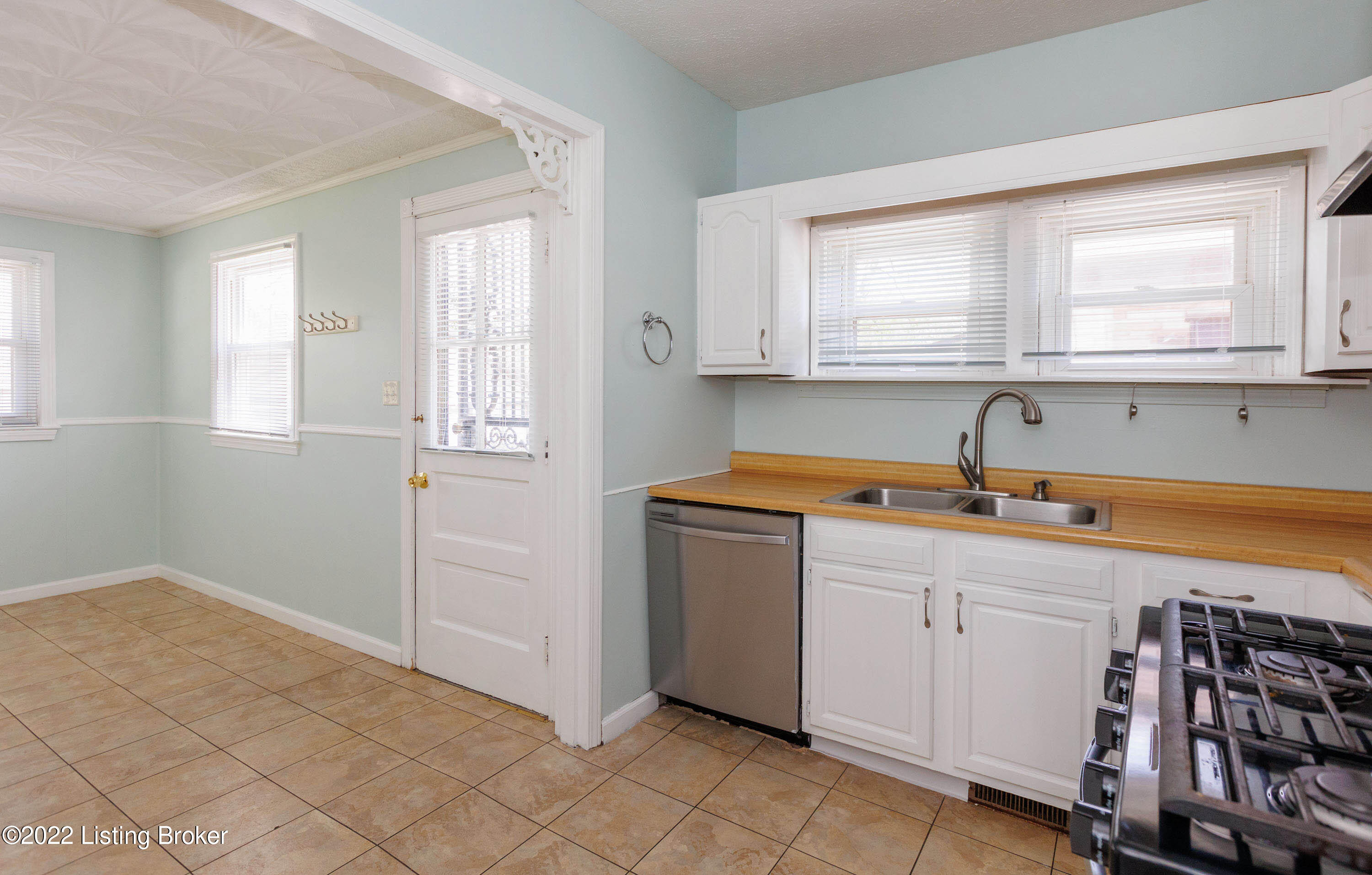 605 Edith Road Louisville, KY 40206 - Photo 13 of 38 013