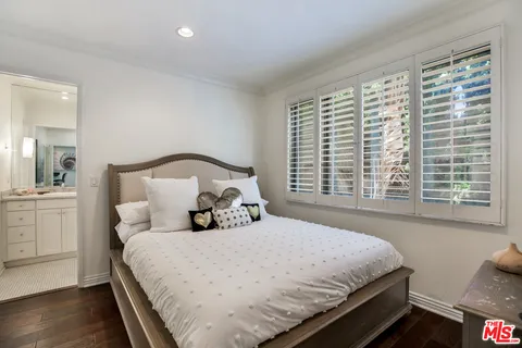 $4,950 | 423 North Palm Drive, Unit 206, Beverly Hills, CA 90210