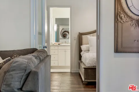 $4,950 | 423 North Palm Drive, Unit 206, Beverly Hills, CA 90210