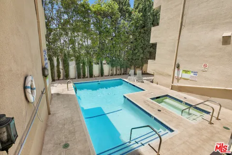 $4,950 | 423 North Palm Drive, Unit 206, Beverly Hills, CA 90210