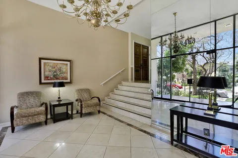 $4,950 | 423 North Palm Drive, Unit 206, Beverly Hills, CA 90210