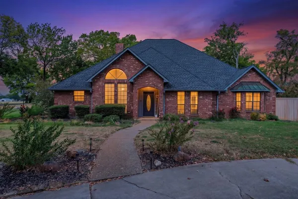 $575,000 | 101 Briarwood Place, Sulphur Springs, TX 75482
