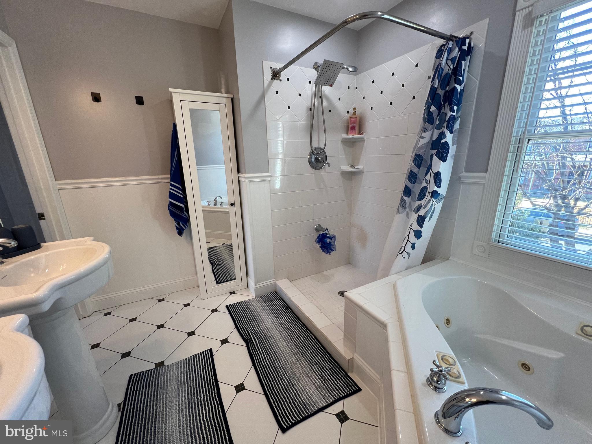 401 Imla Street Baltimore, MD 21224 - Photo 16 of 28 a bathroom with a bathtub sink and toilet