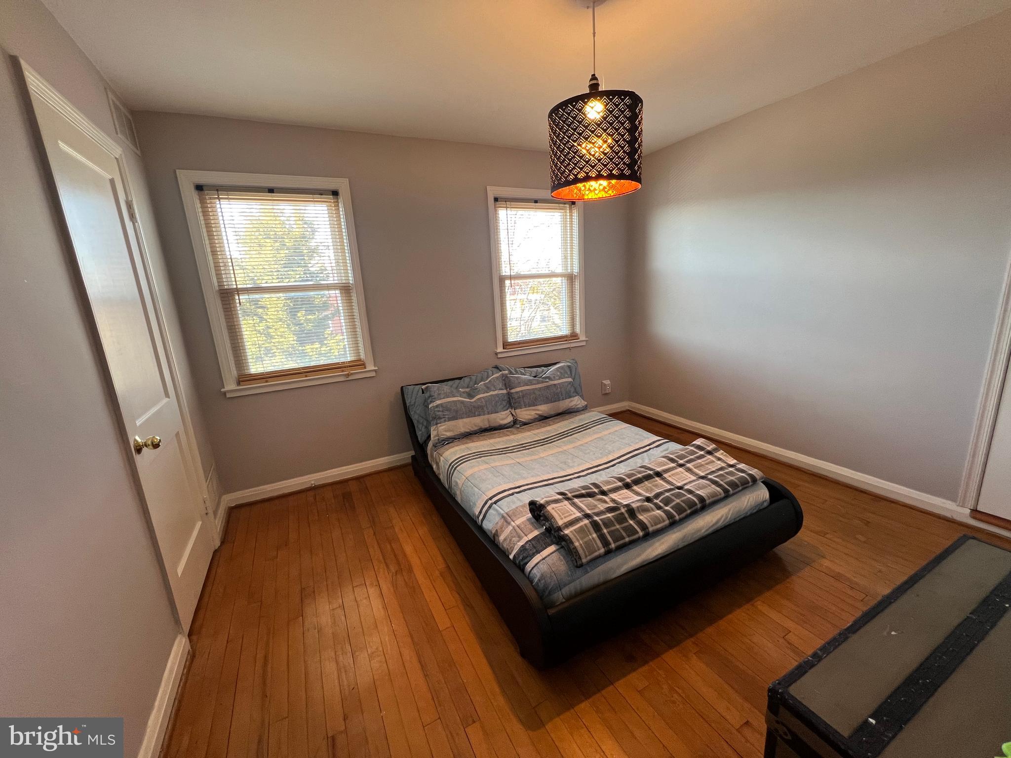 401 Imla Street Baltimore, MD 21224 - Photo 17 of 28 a living room with couch and a window