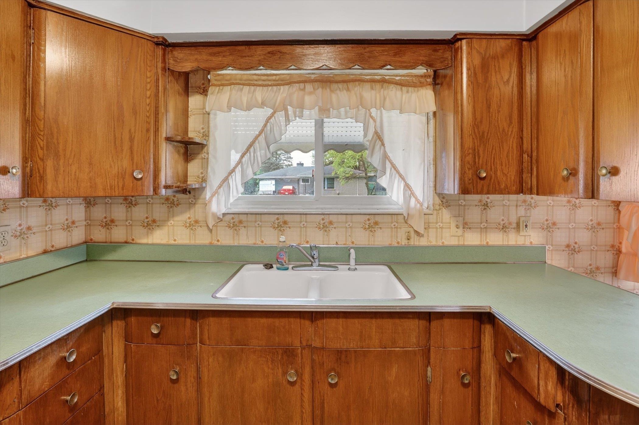 636 Rustic Road Saginaw, MI 48604 - Photo 14 of 30