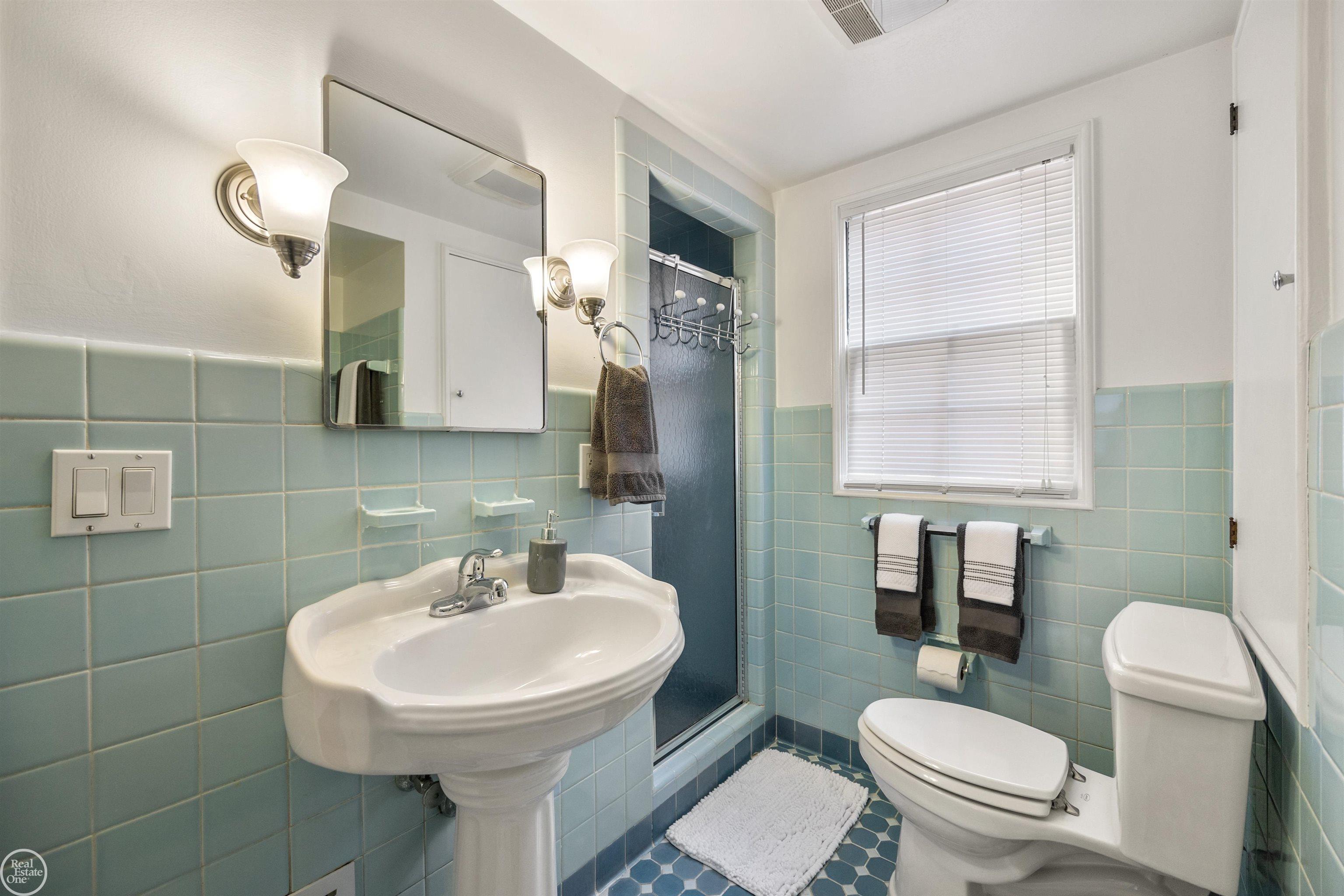 704 Pemberton Road Grosse Pointe, MI 48230 - Photo 30 of 75 50135490-09e05363-ee2d-4bbf-89ca-4a20eaed85f0.JPG