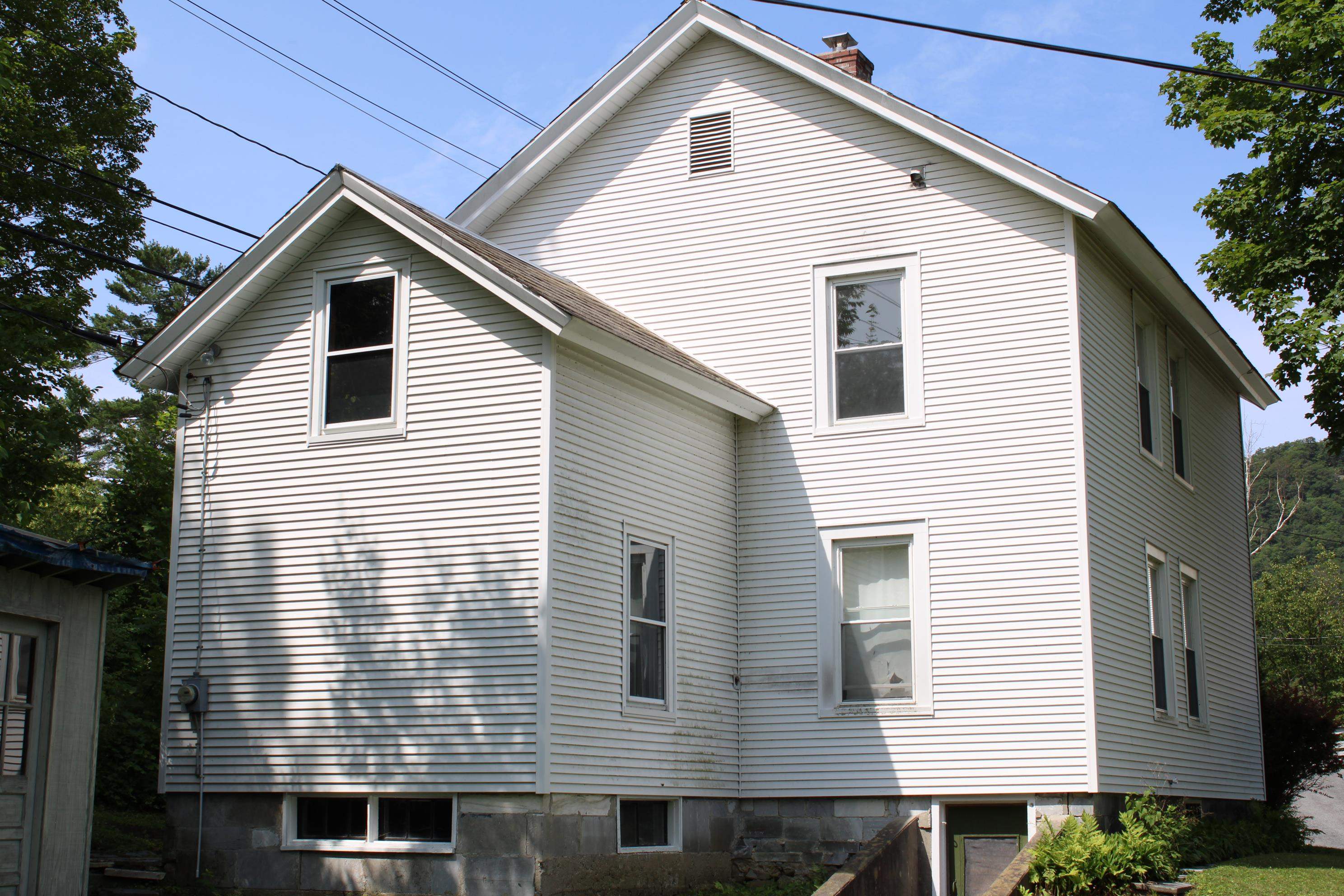 6 Gibbs Street Proctor, VT 05765 - Photo 4 of 38